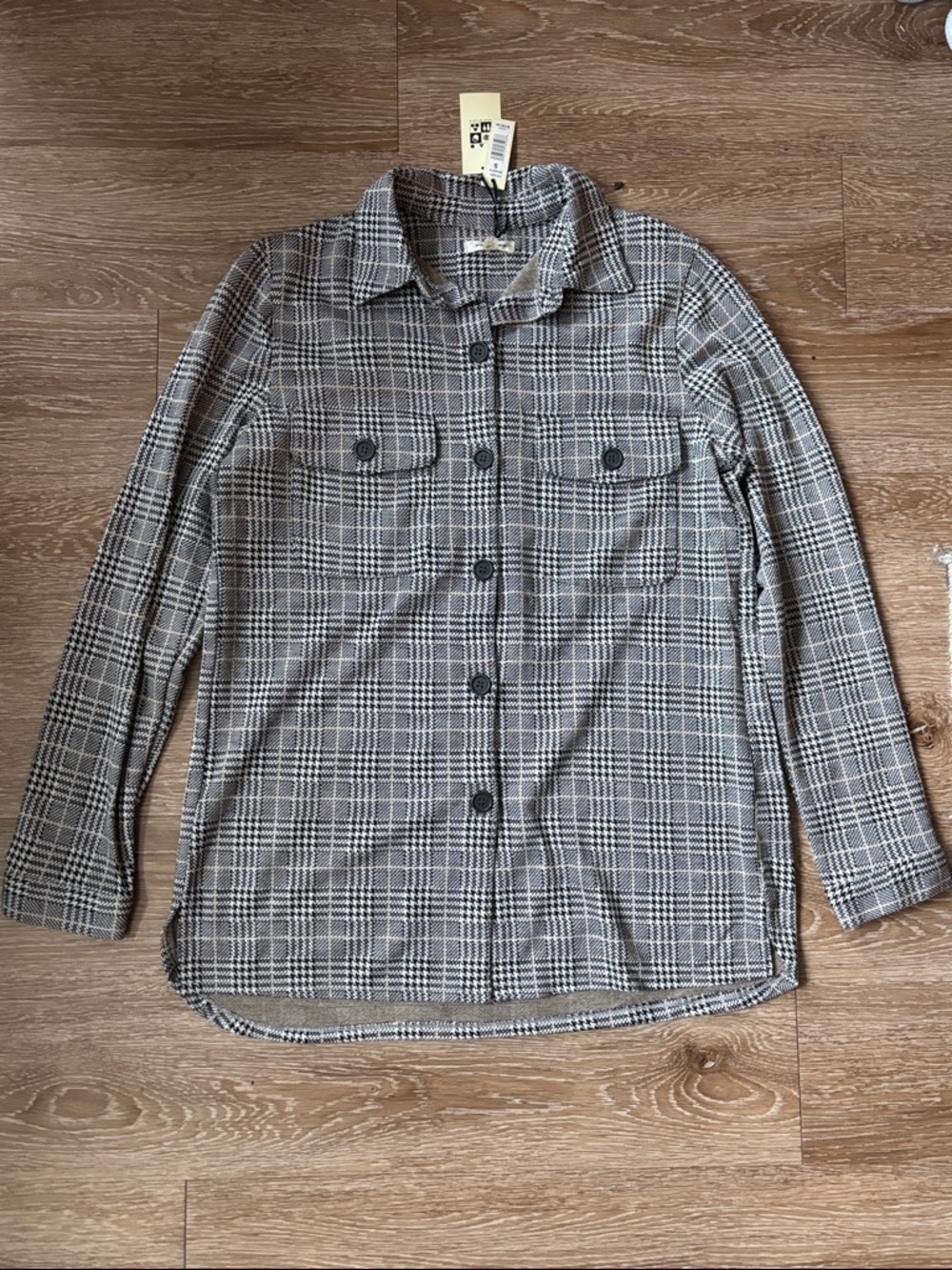 New! Max Studio black & tan houndstooth/plaid button up shirt, Small